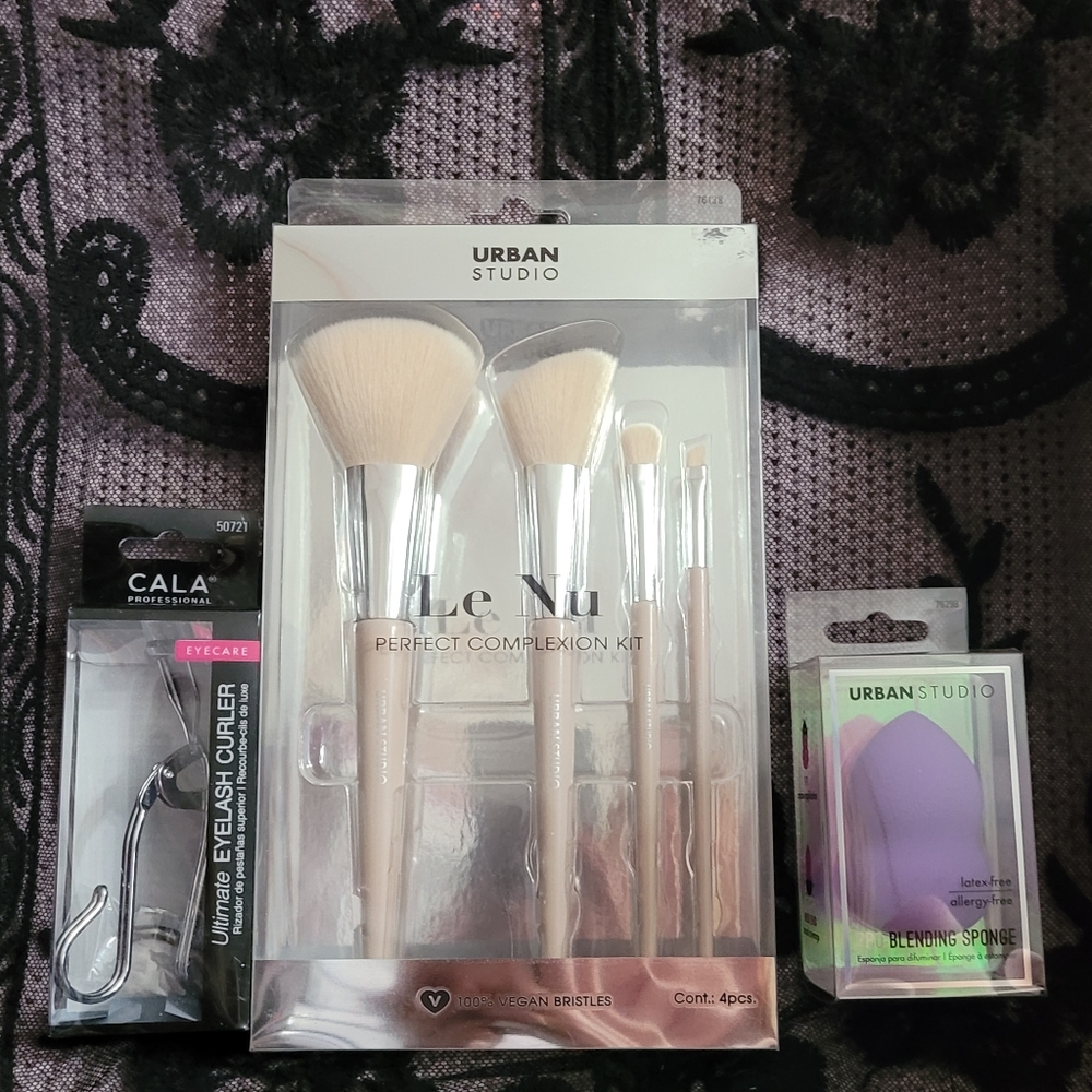 💙Brush set, blending sponge, eyelash curler💙